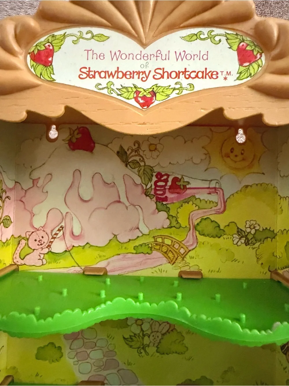 1981 Strawberry Shortcake Berry Patch Carry Case and Display Cabinet